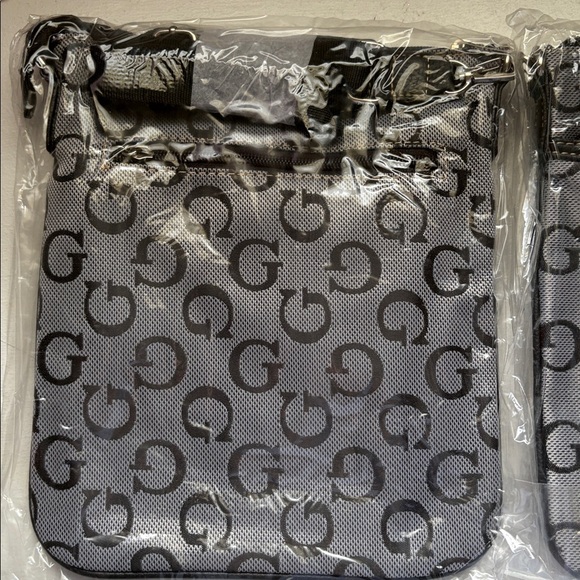 NEW-Crossbody & Matching Wallet Silver Grey
w/t G accents & silver hardware - Picture 2 of 9